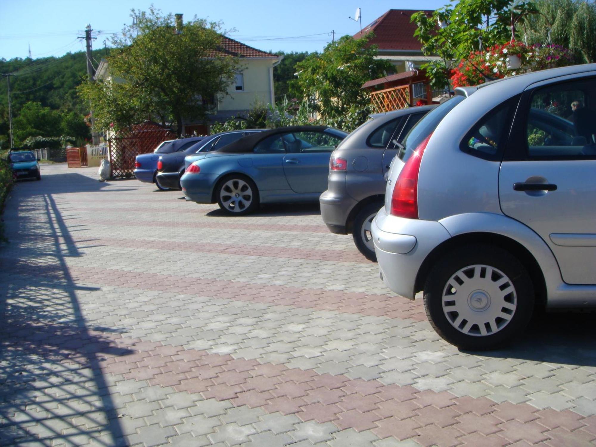 Holiday Vendeghaz Es Szabadidokert Jardanhaza Luaran gambar