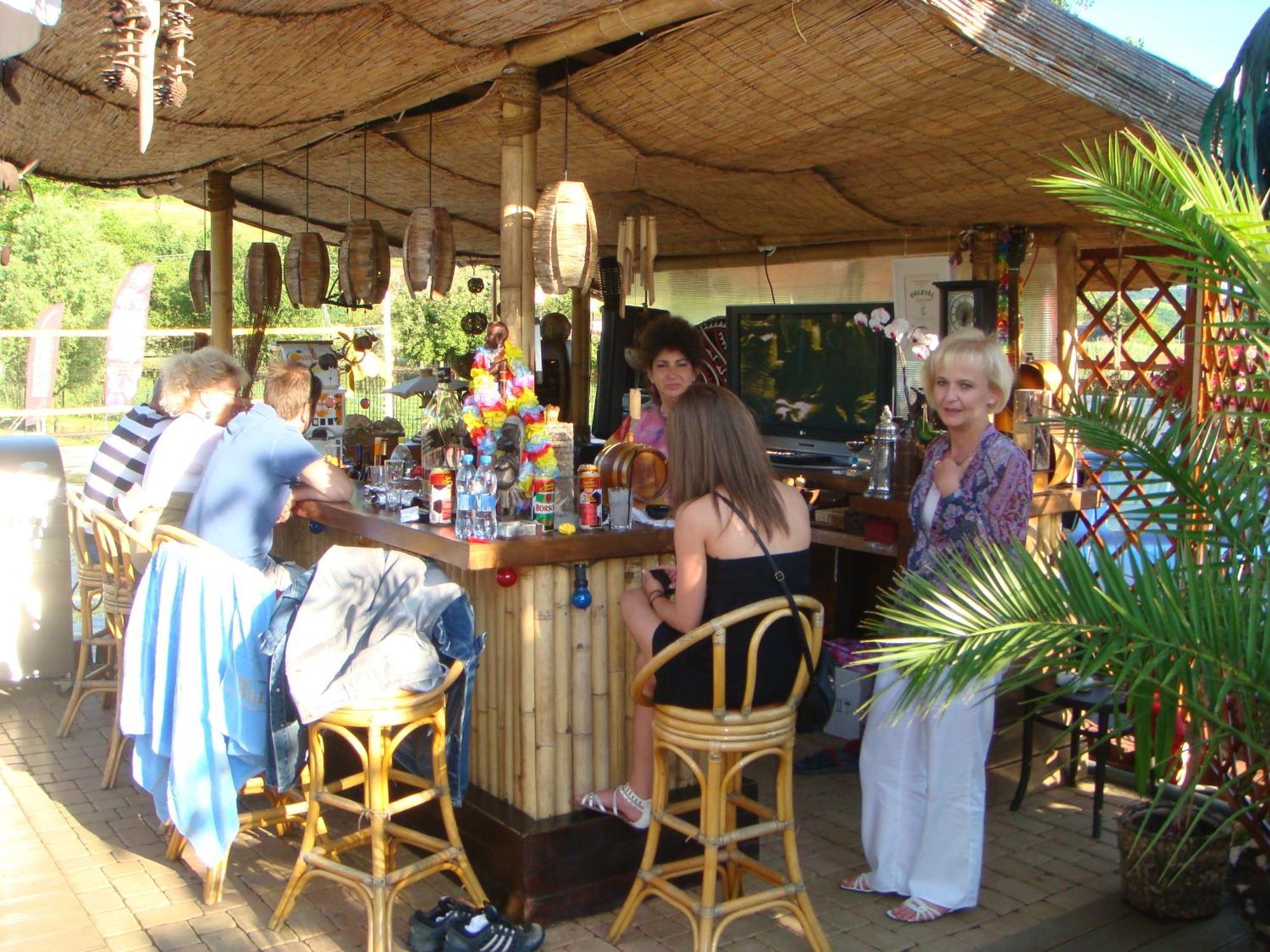 Holiday Vendeghaz Es Szabadidokert Jardanhaza Luaran gambar