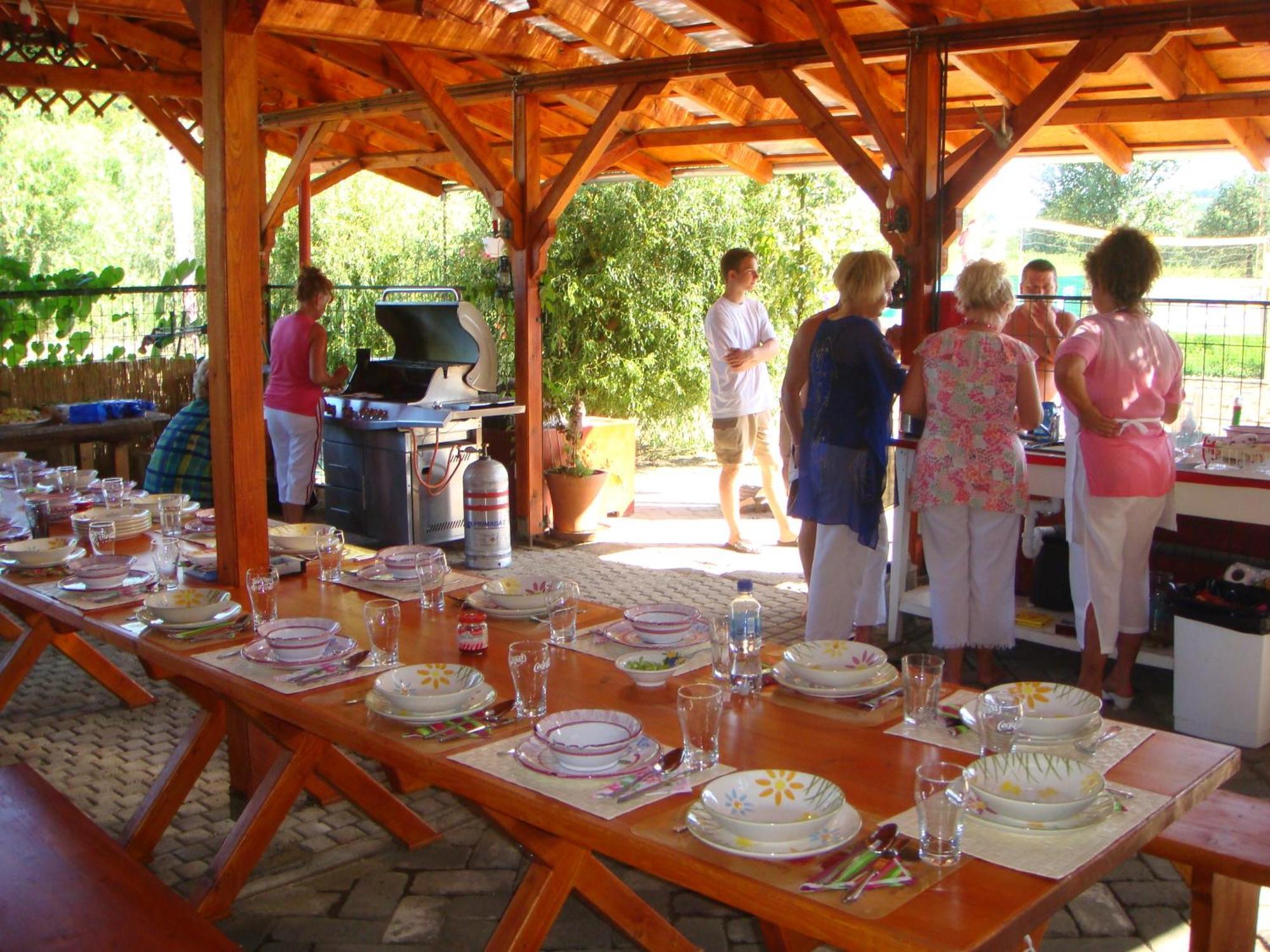 Holiday Vendeghaz Es Szabadidokert Jardanhaza Luaran gambar