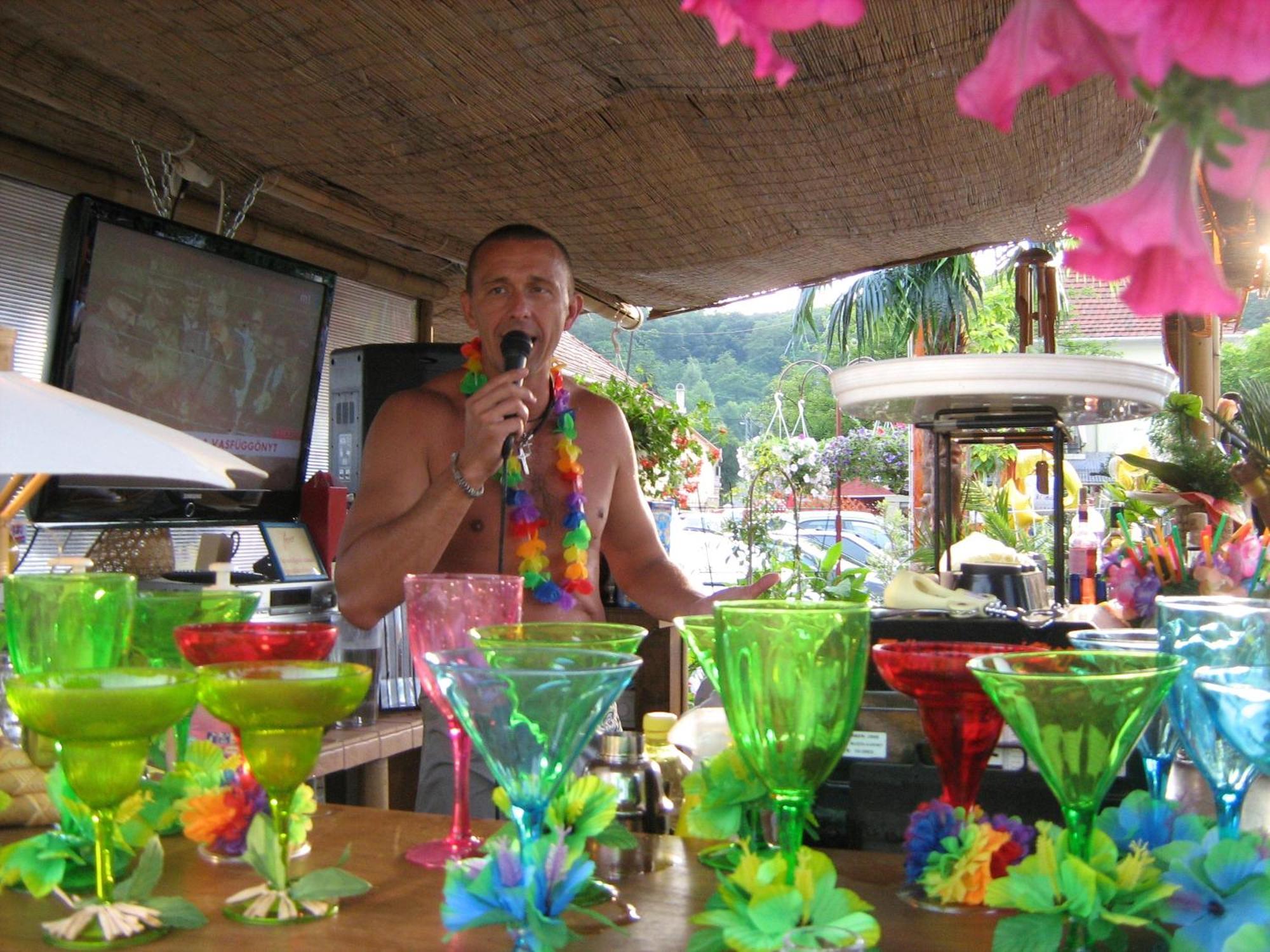Holiday Vendeghaz Es Szabadidokert Jardanhaza Luaran gambar