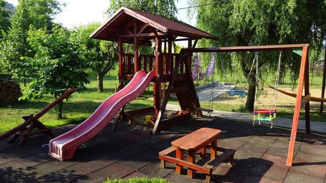Holiday Vendeghaz Es Szabadidokert Jardanhaza Luaran gambar