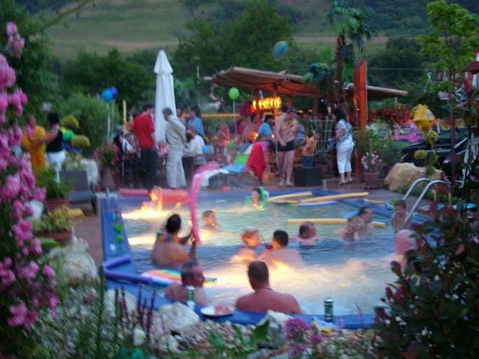 Holiday Vendeghaz Es Szabadidokert Jardanhaza Luaran gambar